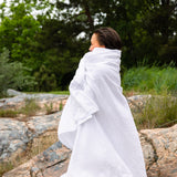 Stort og mykt håndkle i hvitt. Perfekt etter sauna eller bading ute.