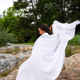 Lett og komfortabelt håndkle. Holder deg varm etter bad eller sauna.