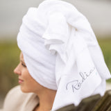 Myk turban i bomull. Perfekt for å tørke håret raskt etter bad eller sauna.