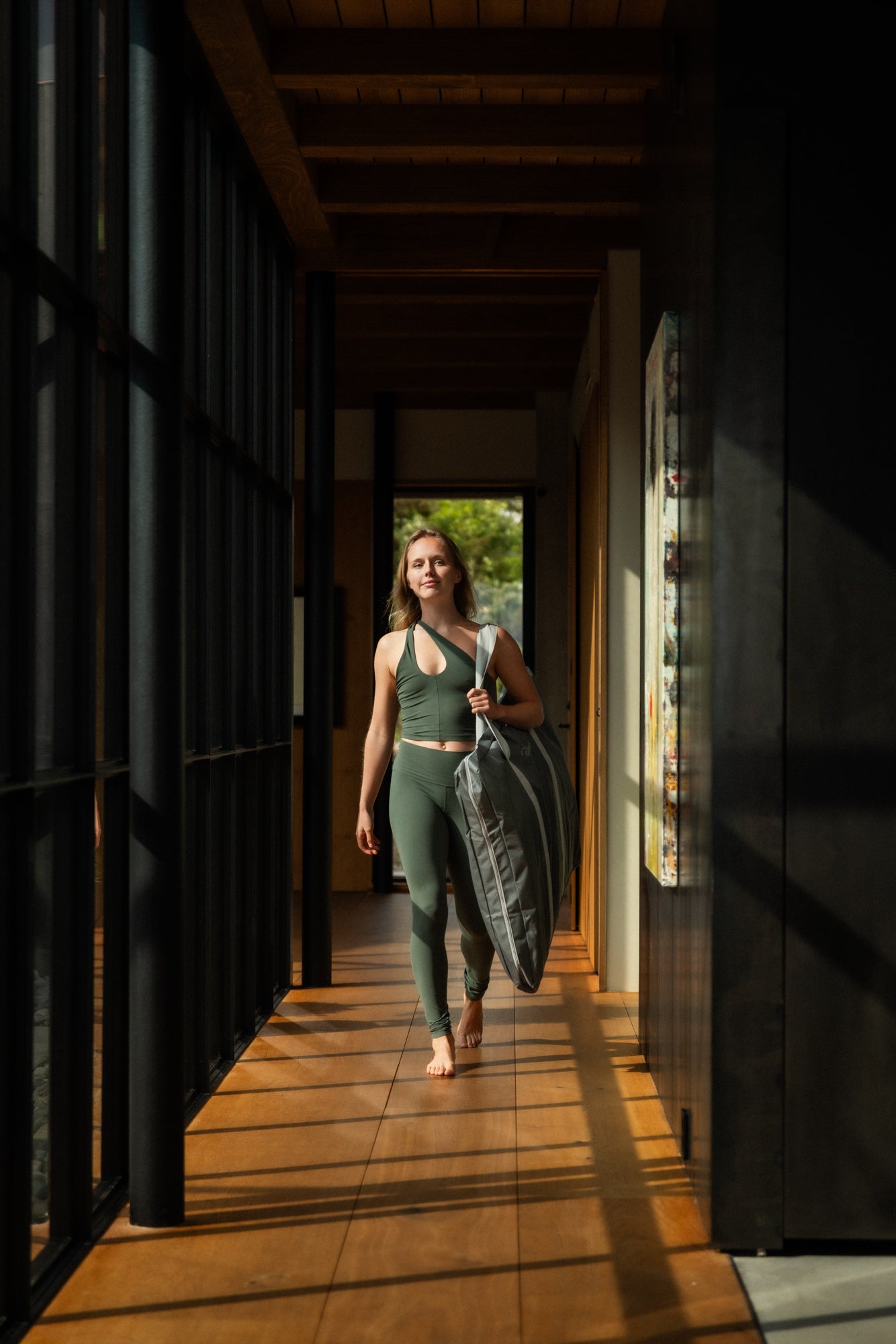 Elegant bæreveske designet for sauna. Lett, slitesterk og enkel å bruke.