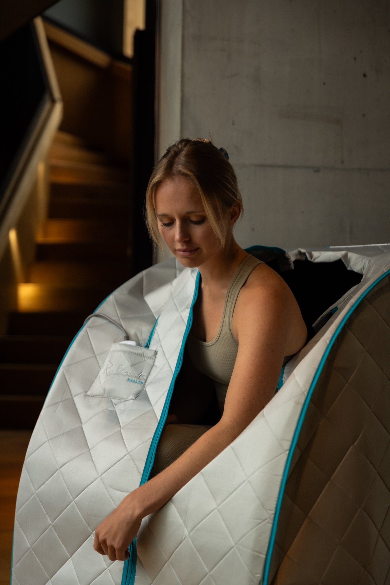 Opplev dyp avspenning og detox i IR SaunaPod Sport fra Radiant Health.