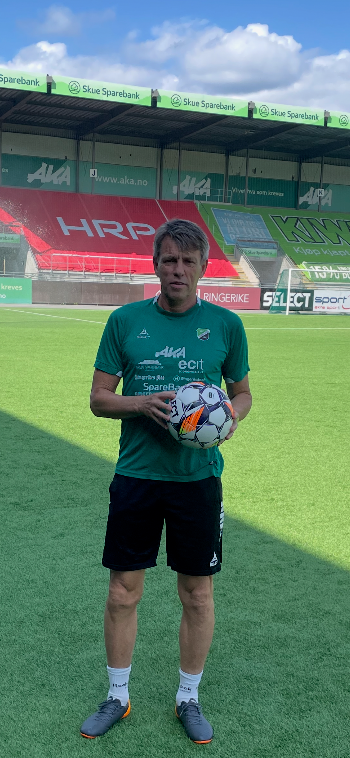 Gunnar Halle -  fotballtrener for Hønefoss BK, tidligere fotballspiller og ambassadør for Radiant Health. 