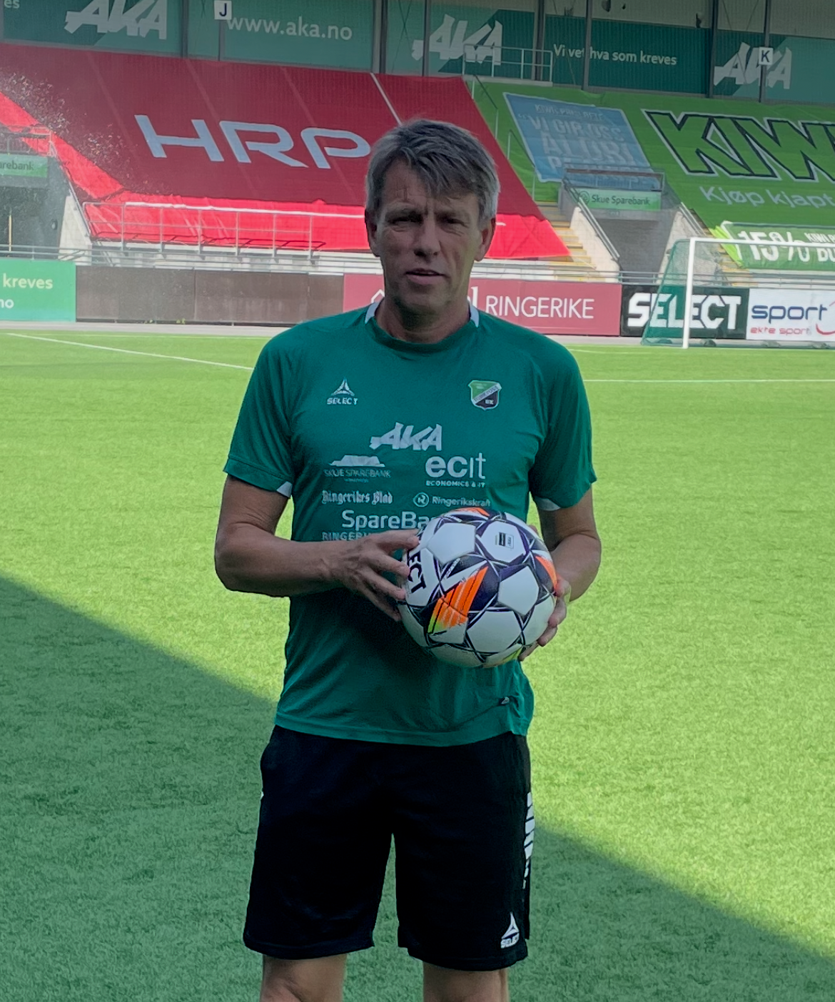 Gunnar Halle -  fotballtrener for Hønefoss BK, tidligere fotballspiller og ambassadør for Radiant Health. 