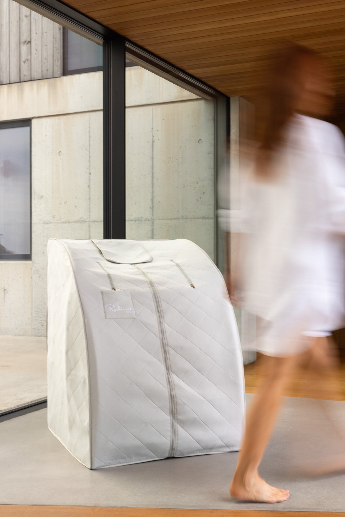 Elegant infrarød sauna i moderne interiør.