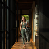 Elegant bæreveske designet for sauna. Lett, slitesterk og enkel å bruke.