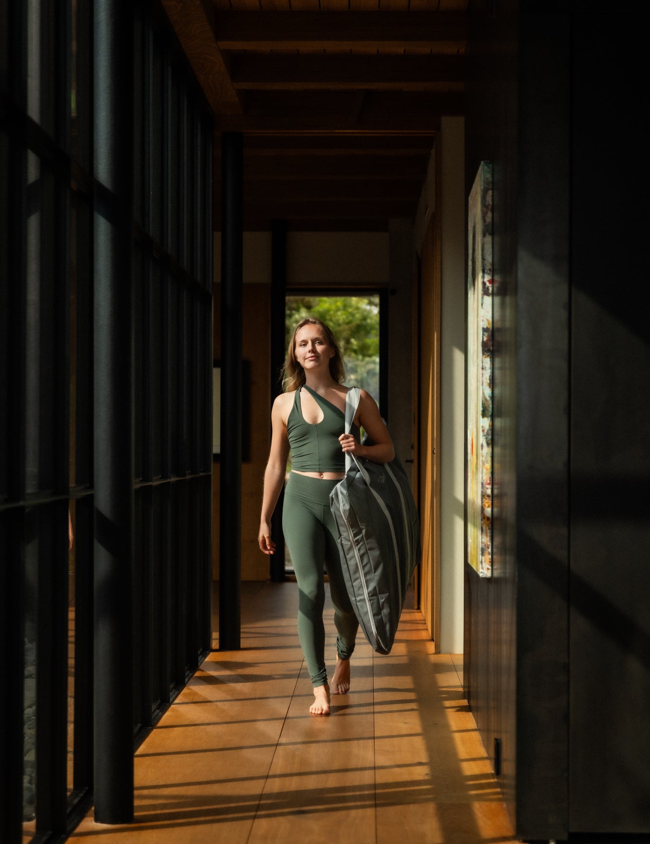 Elegant bæreveske designet for sauna. Lett, slitesterk og enkel å bruke.