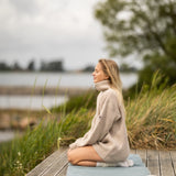 Finn ro og nærvær utendørs med infrarød yogamatte som gir både varme og komfort.