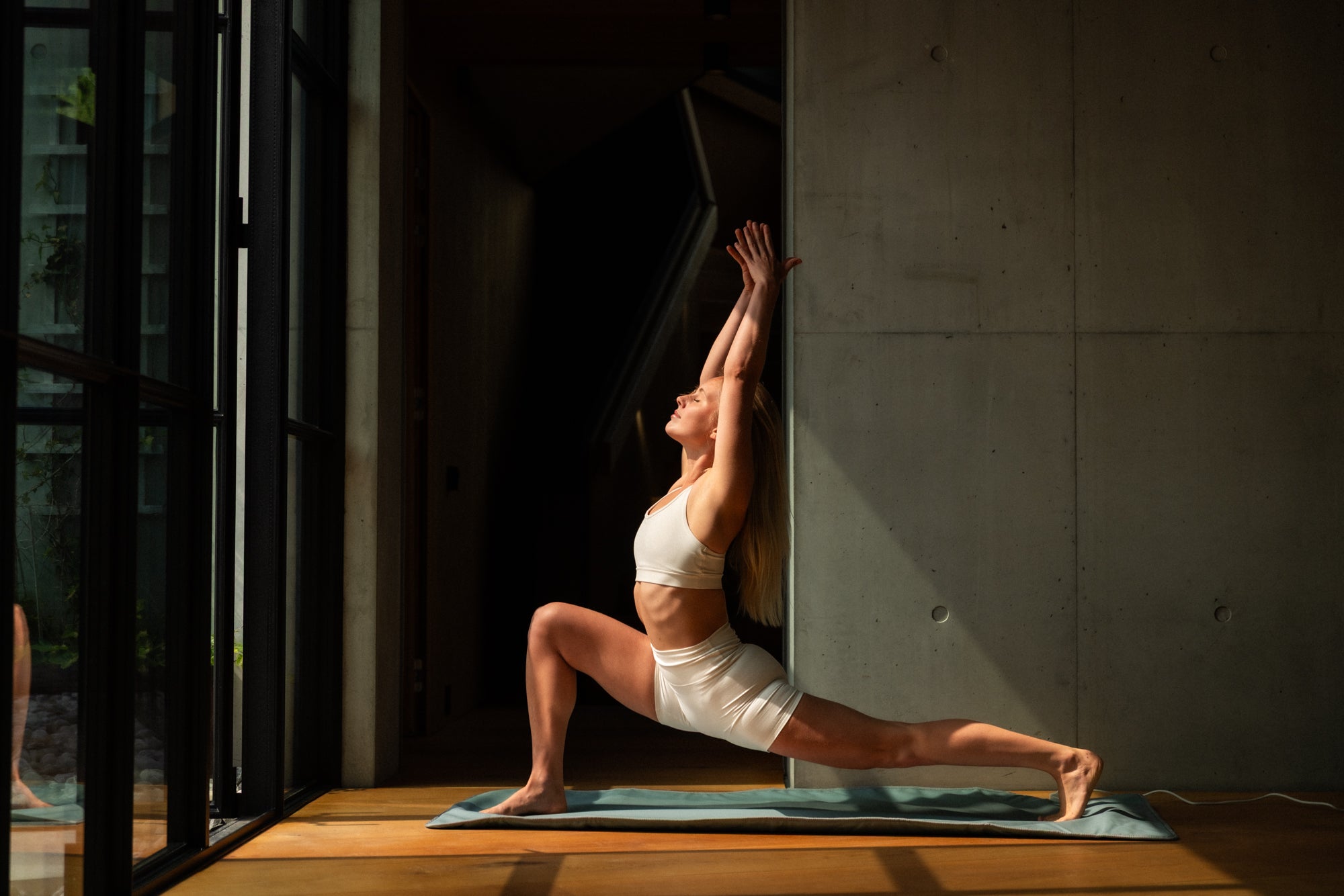 Styrk kroppen med infrarød yogamatte, kombiner varme, balanse og energi i hver yogaøvelse.