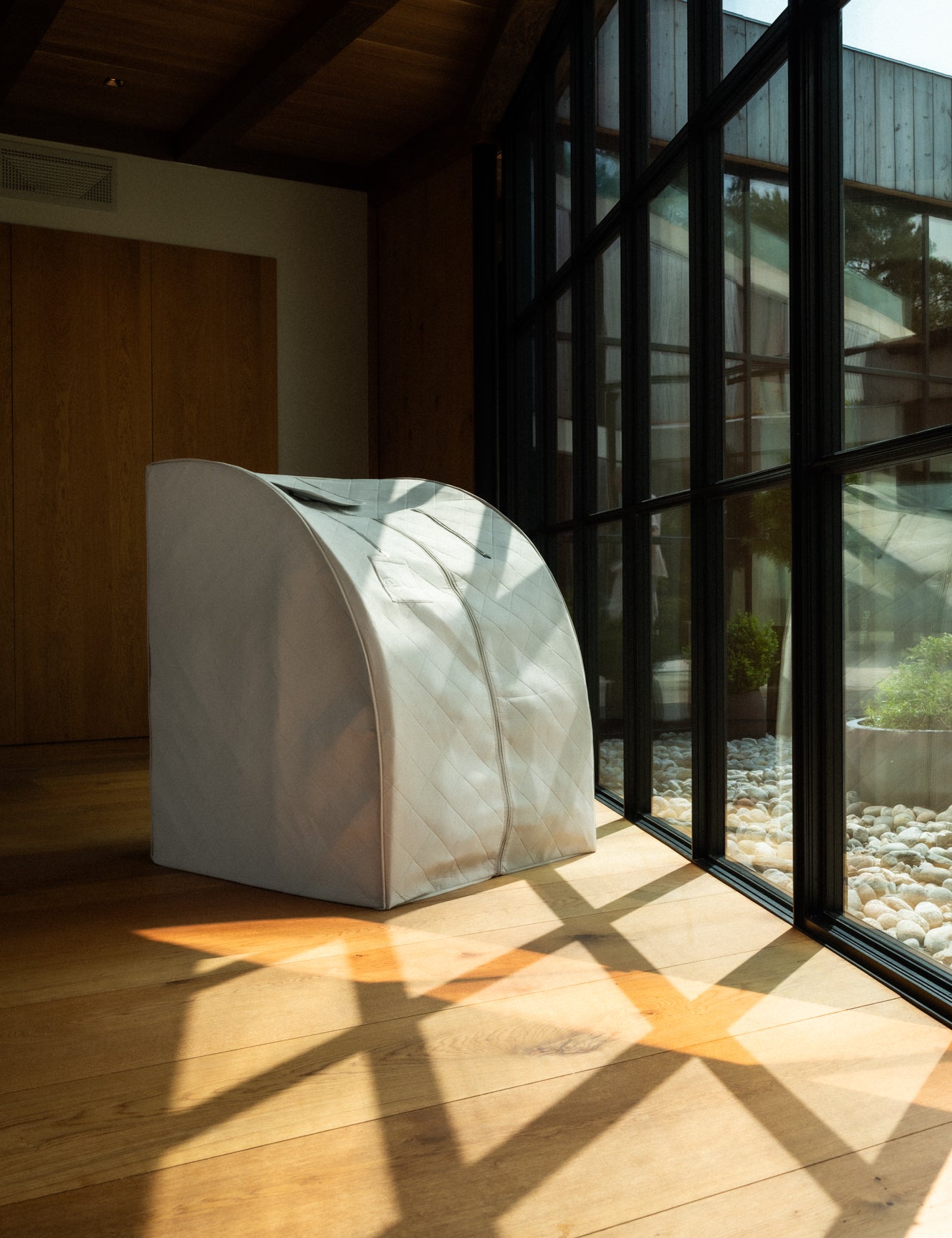 Grå Bamboo Stone, minimalistisk og slitesterkt trekk i bambusblanding for stilrent uttrykk og god holdbarhet.