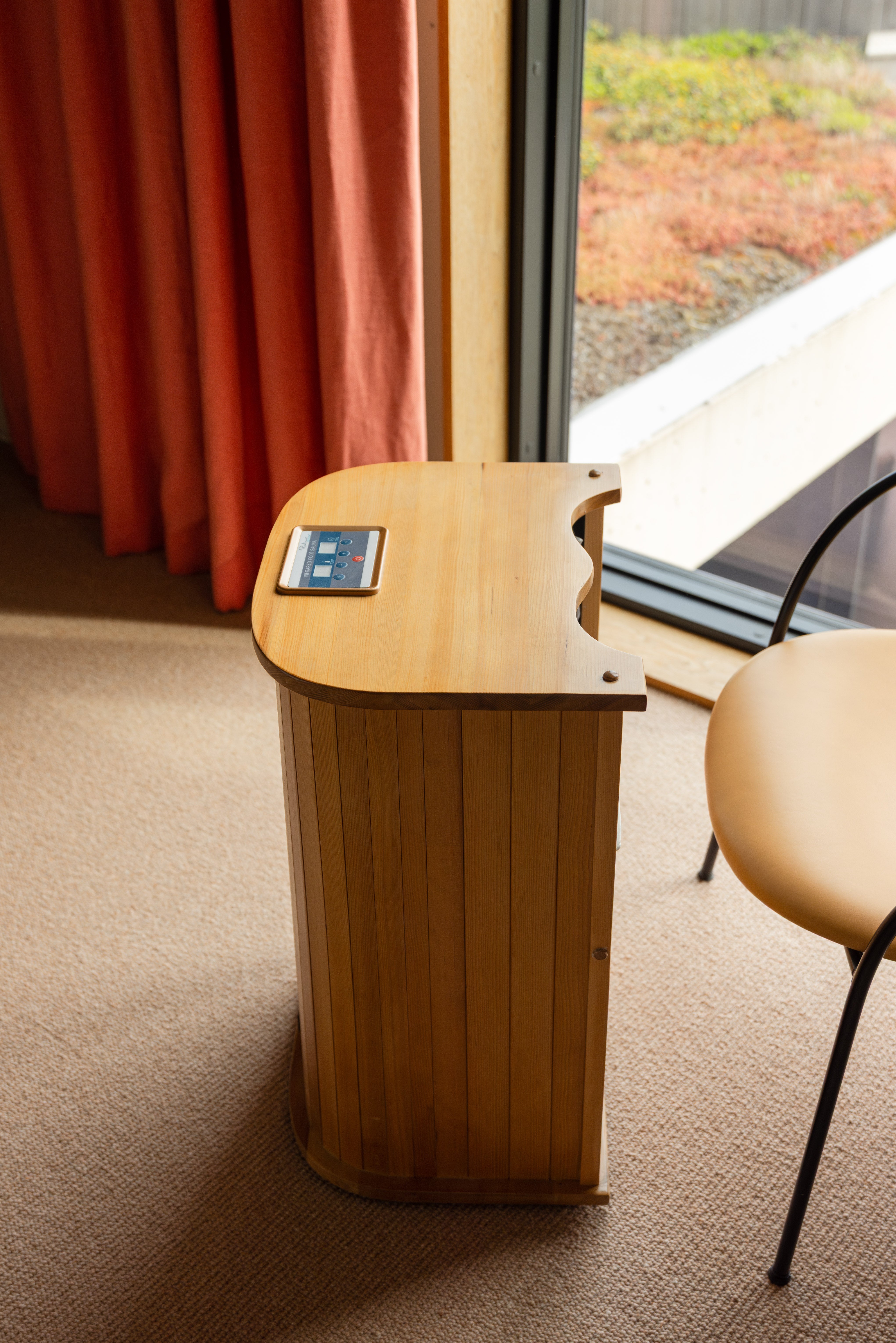 Enkel å bruke, passer i hjemmet og gir helsefordeler med infrarød varmeterapi for føtter.